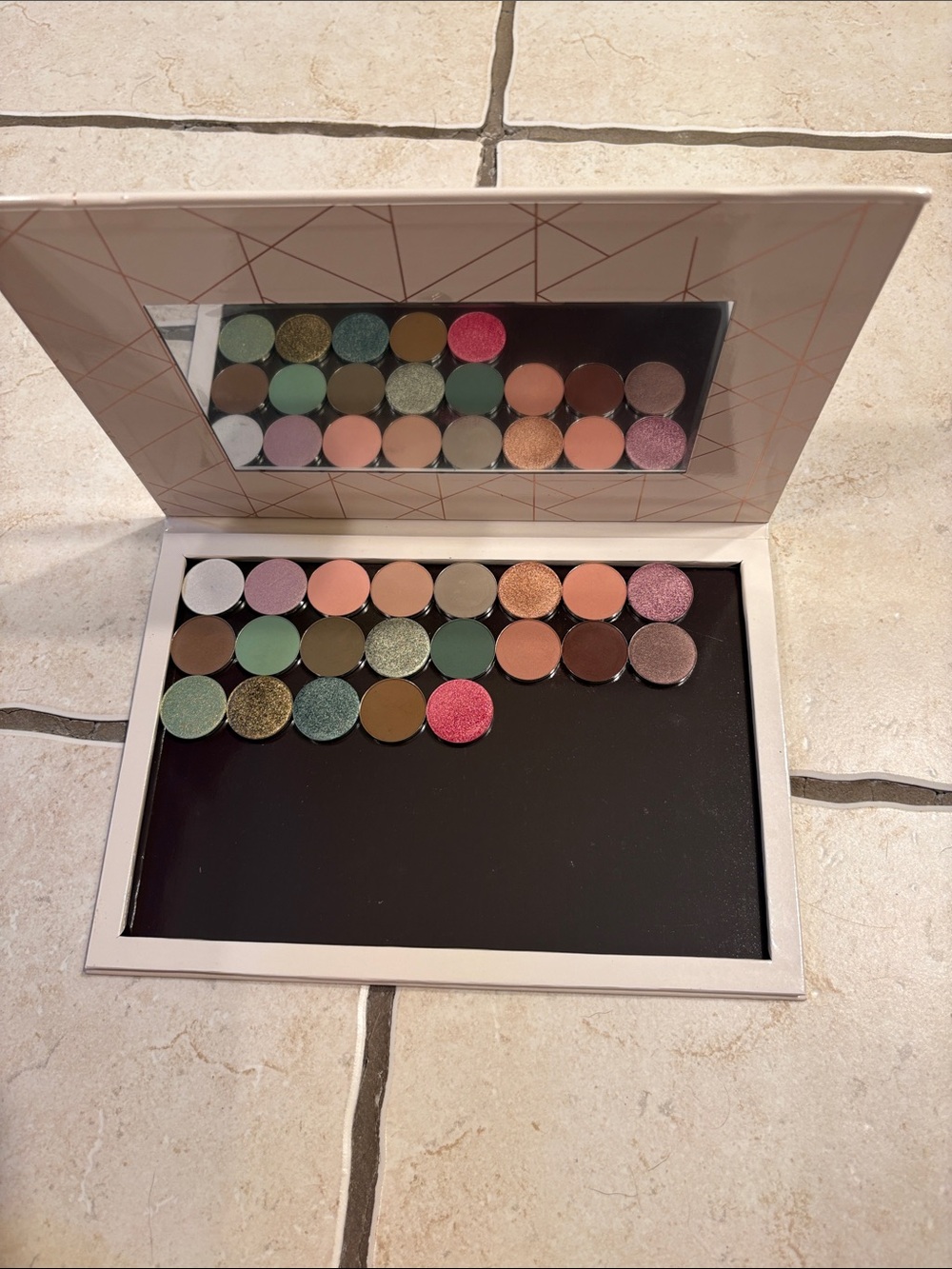 X-Large Sydney Grace Cosmetics magnetic palette w/ 21 single eyeshadows